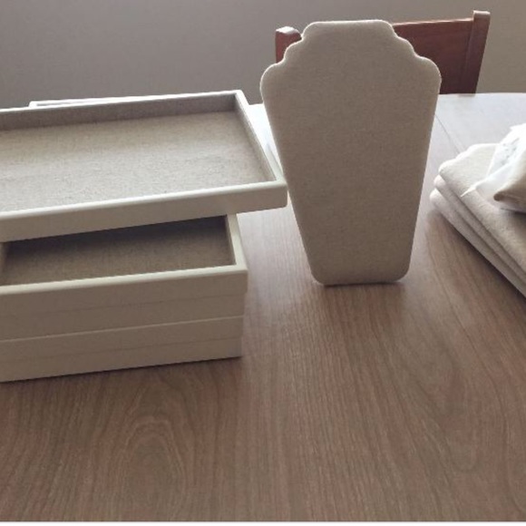 Stackable display frame for selling accessories - Picture 2 of 5